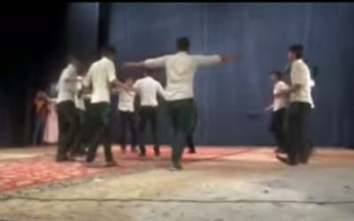 Universitätsstudenten wegen Tanzen suspendiert