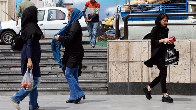 Frauen im Iran: Getarnte Moralpolizei