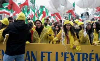Paris:Tausende protestieren gegen Rohani und fordern Regimewechsel im Iran