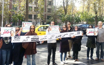 Demonstranten  vor dem Büro der Vereinten Nationen in Teheran