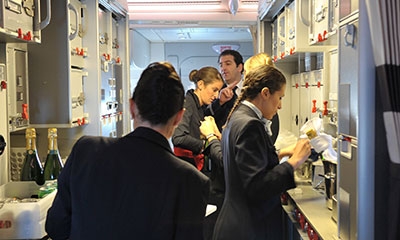 Stewardessen sollen Kopftuch tragen