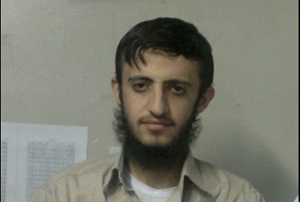 Ein Mann sieht dem Tod gegenüber