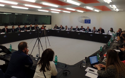 Politik gegenüber dem Iran